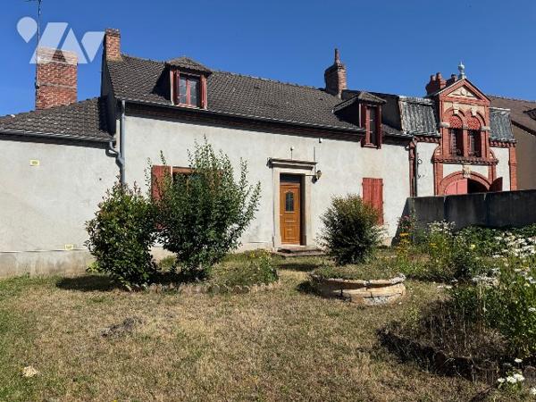 Maison en centre ville avec un logement indépendant à rénover.