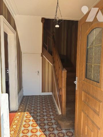 Maison en centre ville avec un logement indépendant à rénover.