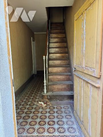 Maison en centre ville avec un logement indépendant à rénover.