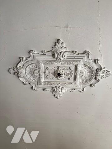 Maison en centre ville avec un logement indépendant à rénover.