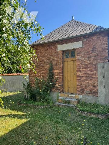 Maison en centre ville avec un logement indépendant à rénover.