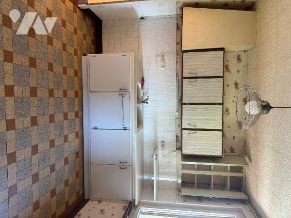 Maison en centre ville avec un logement indépendant à rénover.