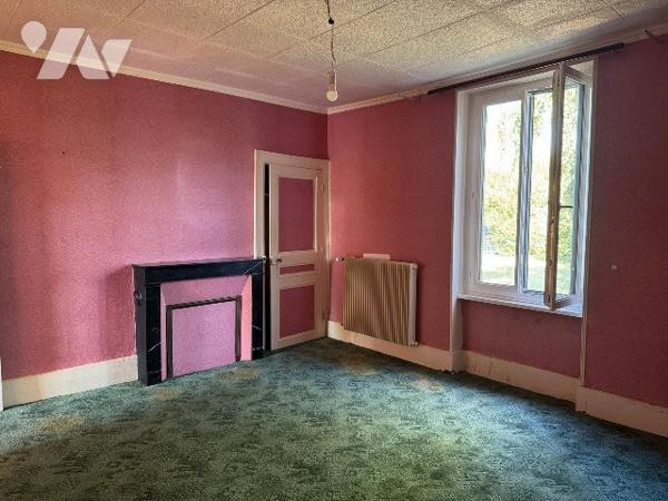 Maison en centre ville avec un logement indépendant à rénover.