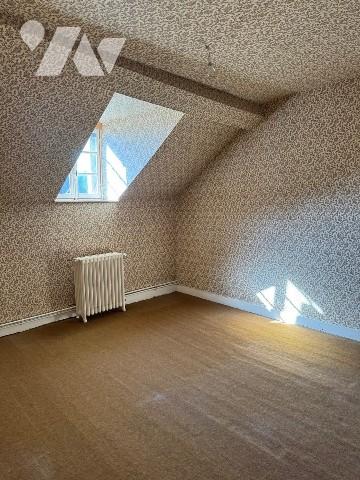 Maison en centre ville avec un logement indépendant à rénover.