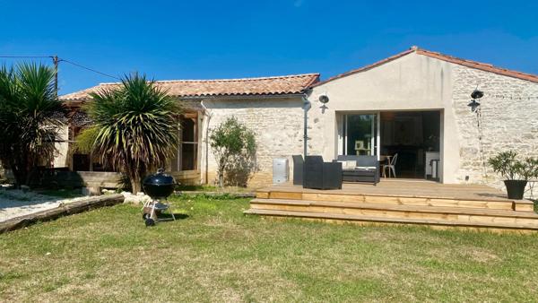 EXCEPTIONNELLE PROPRIETE ARBORE A SEULEMENT 10 MINUTES DE LA ROCHELLE TERRAIN DIVISIBLE SELON VOS BESOINS !