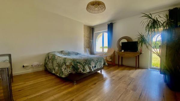 EXCEPTIONNELLE PROPRIETE ARBORE A SEULEMENT 10 MINUTES DE LA ROCHELLE TERRAIN DIVISIBLE SELON VOS BESOINS !