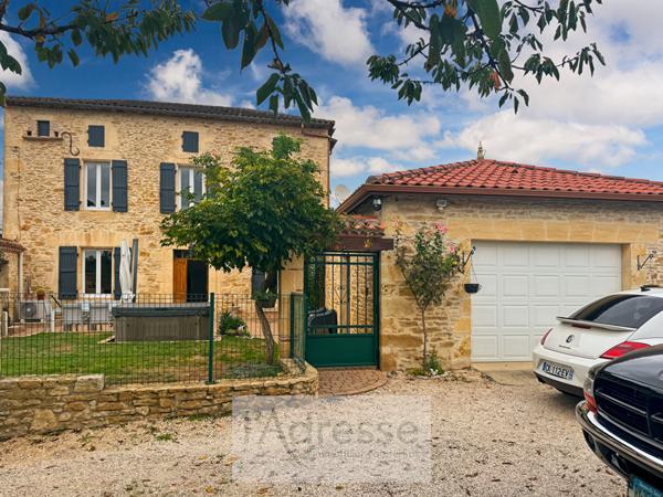 Belle maison en pierre avec garage, abri voiture et jardin clos