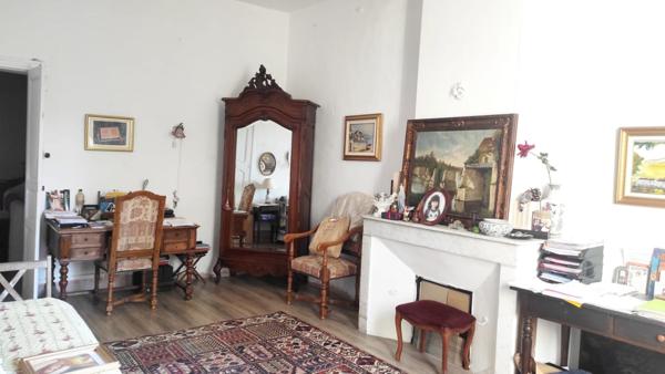 Maison de  maître de 340m² surface habitable (Surface au sol 425m²) - grenier à aménager et  cave voûtée en pierre