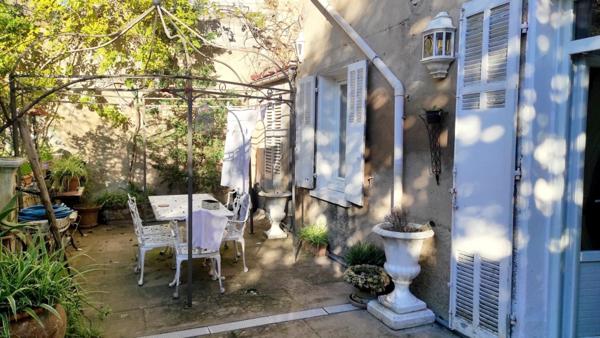 Maison de  maître de 340m² surface habitable (Surface au sol 425m²) - grenier à aménager et  cave voûtée en pierre