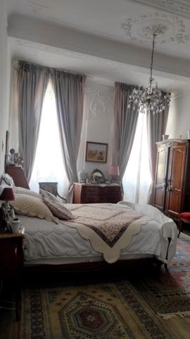 Maison de  maître de 340m² surface habitable (Surface au sol 425m²) - grenier à aménager et  cave voûtée en pierre