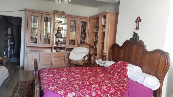 Maison de  maître de 340m² surface habitable (Surface au sol 425m²) - grenier à aménager et  cave voûtée en pierre