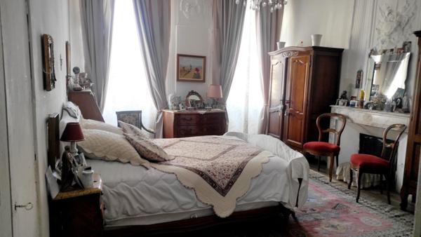 Maison de  maître de 340m² surface habitable (Surface au sol 425m²) - grenier à aménager et  cave voûtée en pierre