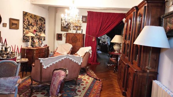 Maison de  maître de 340m² surface habitable (Surface au sol 425m²) - grenier à aménager et  cave voûtée en pierre