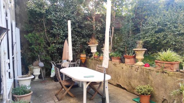 Maison de  maître de 340m² surface habitable (Surface au sol 425m²) - grenier à aménager et  cave voûtée en pierre