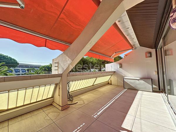 PORT CAMARGUE - APPARTEMENT P2 AVEC TERRASSE - VUE MER