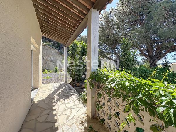 Charmante Maison de 178 m² + Local professionnel de 150 m² dans propriété avec terrain sur parcelle de 2566 m² à Portel-des-Corbières