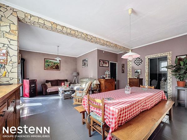 Charmante Maison de 178 m² + Local professionnel de 150 m² dans propriété avec terrain sur parcelle de 2566 m² à Portel-des-Corbières