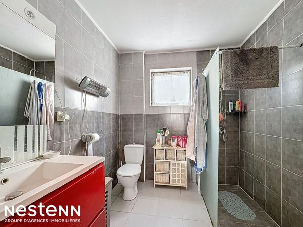 Charmante Maison de 178 m² + Local professionnel de 150 m² dans propriété avec terrain sur parcelle de 2566 m² à Portel-des-Corbières