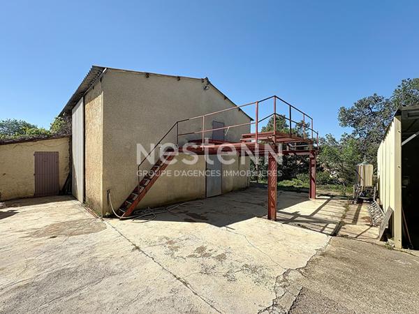 Charmante Maison de 178 m² + Local professionnel de 150 m² dans propriété avec terrain sur parcelle de 2566 m² à Portel-des-Corbières