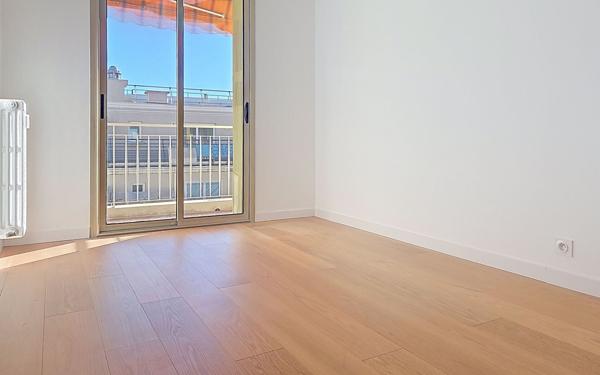 Appartement à vendre    4 pièces • 77 m2 Saint-Laurent-du-Var