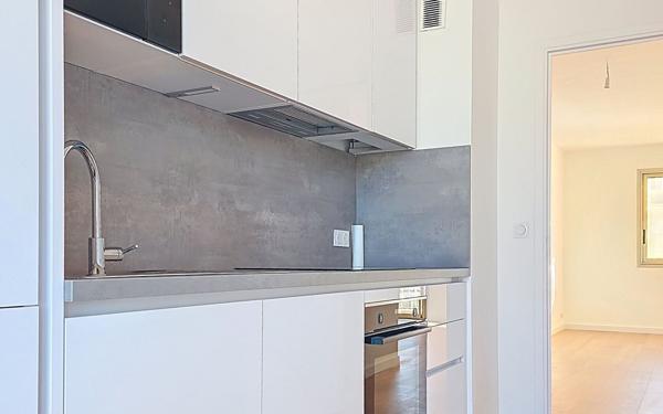 Appartement à vendre    4 pièces • 77 m2 Saint-Laurent-du-Var