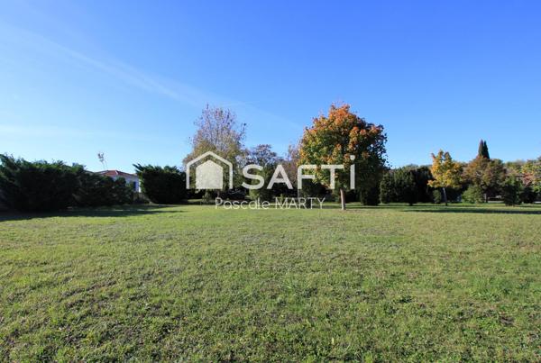 Beau terrain plat viabilisé vue Pyrénées