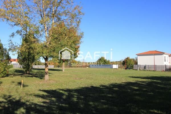 Beau terrain plat viabilisé vue Pyrénées