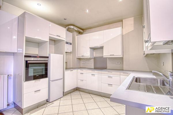 Versailles Rive-Droite Appartement 4 pièces environ 80m² carrez situé au 1er étage avec cave et local vélos €695 000 ** - Référence 25522