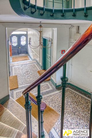 Versailles Rive-Droite Appartement 4 pièces environ 80m² carrez situé au 1er étage avec cave et local vélos €695 000 ** - Référence 25522