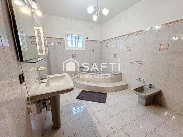 Maison T5, à 10 mn d’Ajaccio et 15 mn du magnifique Golfe de Lava .