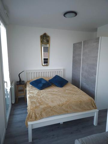 Appartement T1 entièrement meublé, terrasse, 1 parking sécurisé en sous sol.