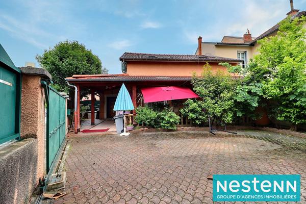 À 5 minutes à pied du métro Gratte-Ciel ? Maison familiale T5 de 123 m² avec cour privative à Villeurbanne