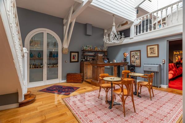Bordeaux Chartrons : Maison-Loft d'exception avec terrasse, salle de cinéma et garage 100 m2