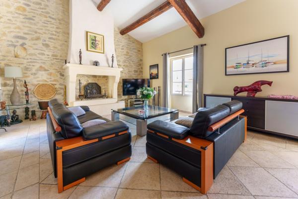 Vente Maison de luxe Saint-Laurent-d'Aigouze 7 Pièces 300 m²
