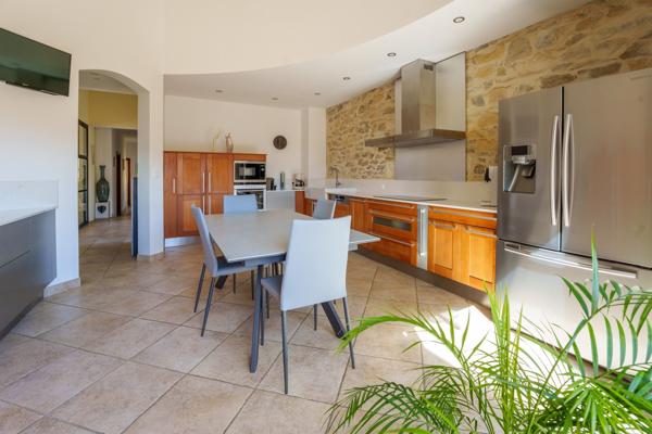 Vente Maison de luxe Saint-Laurent-d'Aigouze 7 Pièces 300 m²