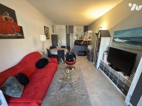 Grand studio cabine à vendre sur les canaux de Port Grimaud avec place de parking