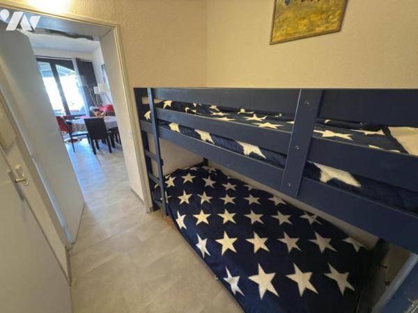 Grand studio cabine à vendre sur les canaux de Port Grimaud avec place de parking