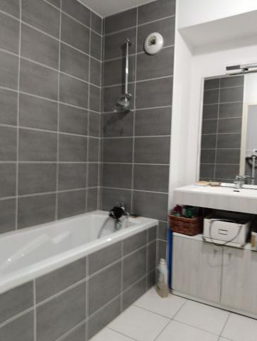 NANTES- Croix Bonneau / Bellevue - Appartement 3 chambres - balcon- parking,  
Nantes 44000