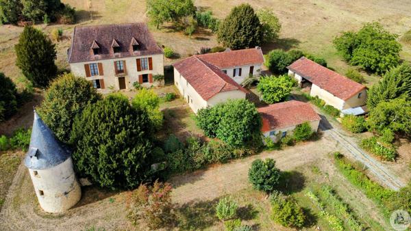 Maison, Dépendances, Proche centre-ville de Sarlat