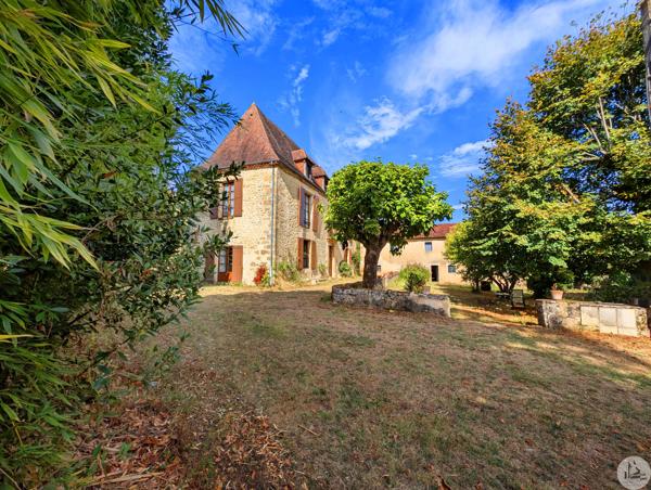 Maison, Dépendances, Proche centre-ville de Sarlat