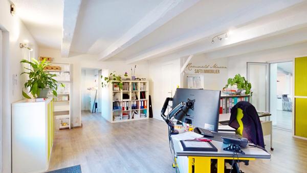 Bâtiment à usage professionnel et d'habitation