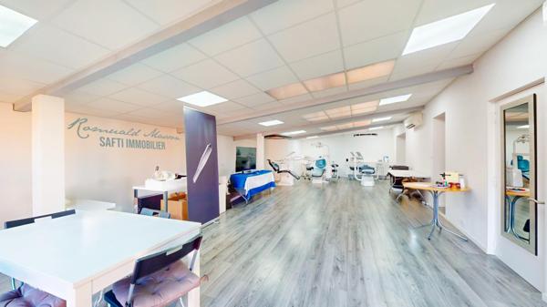 Bâtiment à usage professionnel et d'habitation