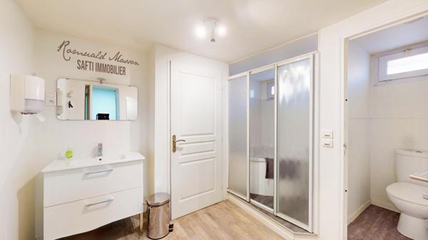 Bâtiment à usage professionnel et d'habitation