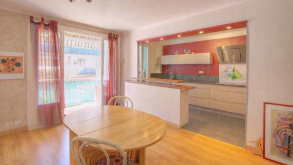 T4 rez de chaussée avec balcon, garage, parking et cave – Résidence Les Cyprès – Istres