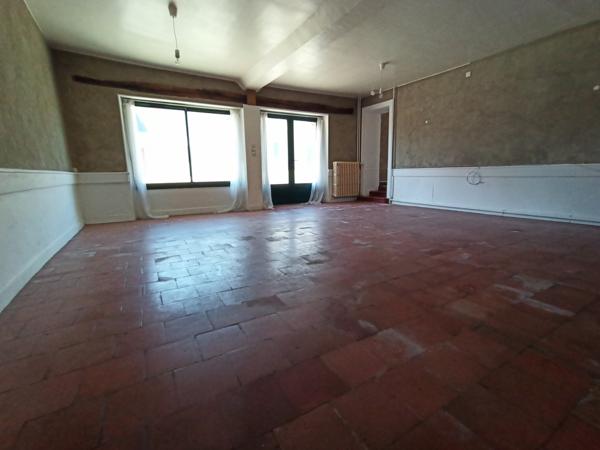 Ancien commerce, 110 m² + 60m², terrain de 1242m²