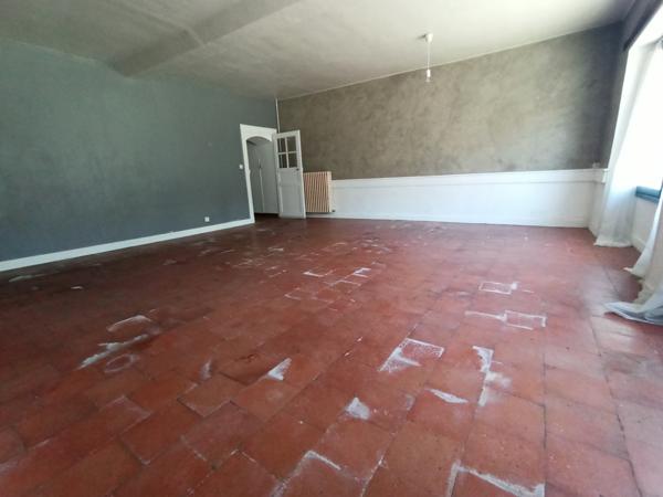 Ancien commerce, 110 m² + 60m², terrain de 1242m²