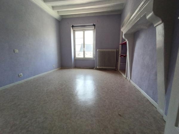 Ancien commerce, 110 m² + 60m², terrain de 1242m²