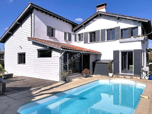 Charmante maison de 205 m² avec piscine et dépendance à 8 min de Fronton