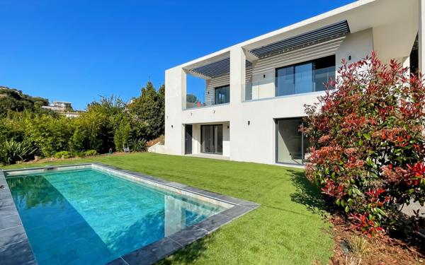 Maison à vendre    6 pièces •  Vallauris