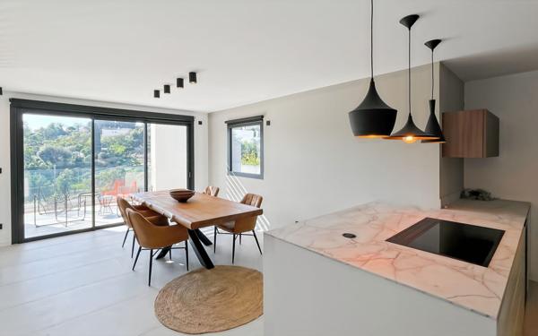 Maison à vendre    6 pièces •  Vallauris